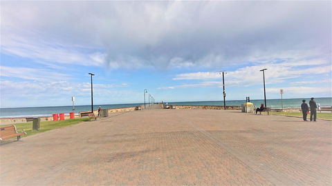 Hi 5 Glenelg Studio Apartment - Tourism Canberra 27