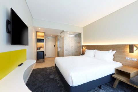 Holiday Inn Express Adelaide City Centre, An IHG Hotel - Tourism Canberra 7