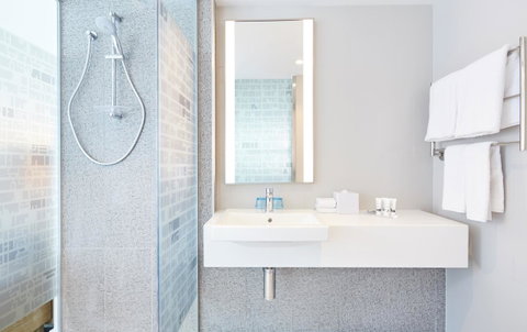 Holiday Inn Express Adelaide City Centre, An IHG Hotel - Tourism Canberra 4