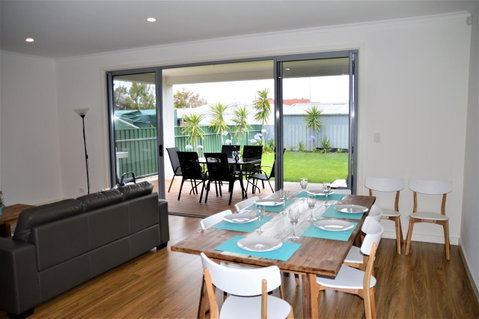 Eastern Breeze - Tourism Canberra 3