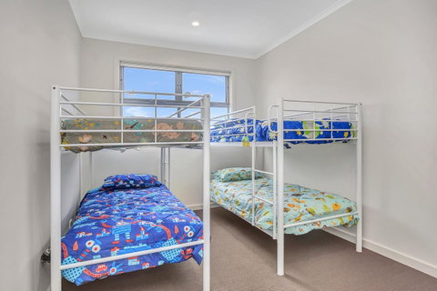 Eastern Breeze - Tourism Canberra 24