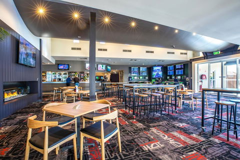Nightcap At Finsbury Hotel - Tourism Canberra 36