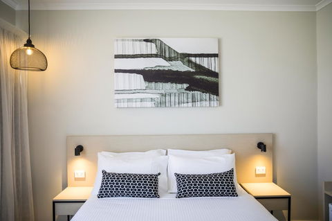 Nightcap At Finsbury Hotel - Tourism Canberra 24