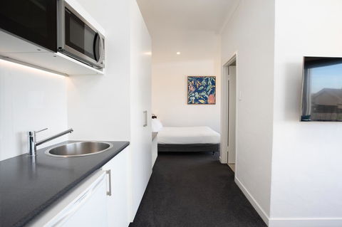 Bay 10 - Suites And Apartments - Tourism Canberra 1