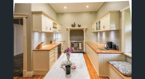 Ambrosia Holiday Home - Tourism Canberra 24