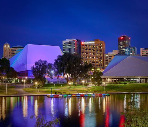 Stamford Plaza Adelaide - Tourism Canberra 0