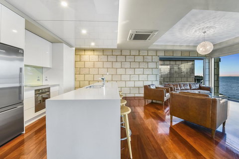 Aloha Waterfront Properties - Tourism Canberra 22