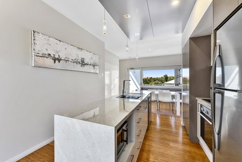 Aloha Waterfront Properties - Tourism Canberra 25