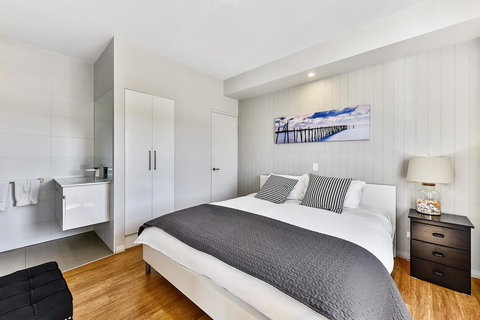 Aloha Waterfront Properties - Tourism Canberra 21