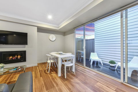Aloha Central Luxury Apartments - Tourism Canberra 24