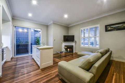 Aloha Central Luxury Apartments - Tourism Canberra 3