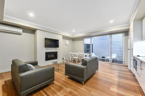 Aloha Central Luxury Apartments - Tourism Canberra 6