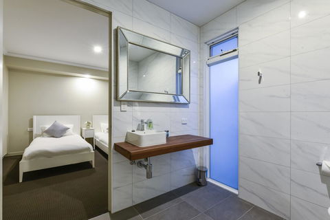 Aloha Central Luxury Apartments - Tourism Canberra 26