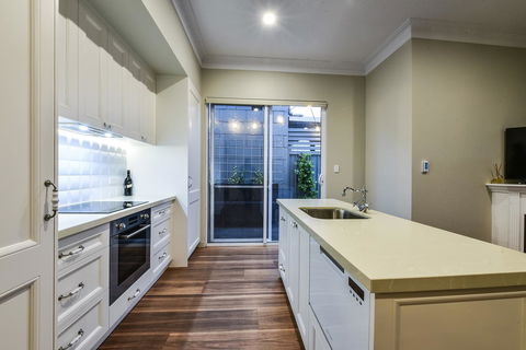 Aloha Central Luxury Apartments - Tourism Canberra 10