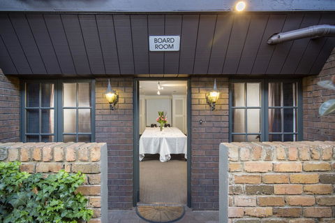 Adelaide Inn - Tourism Canberra 12