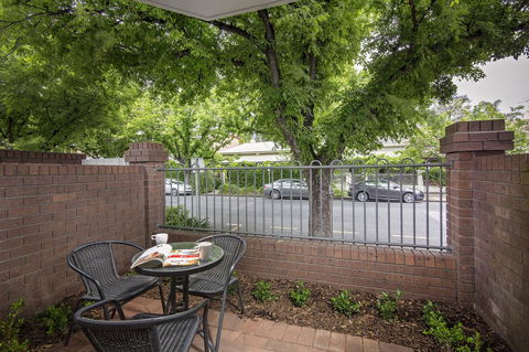 Adelaide Inn - Tourism Canberra 7