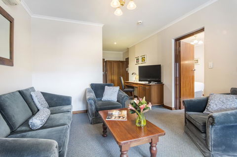 Adelaide Inn - Tourism Canberra 15