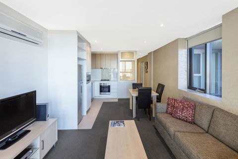 IStay Precinct Adelaide - Tourism Canberra 24