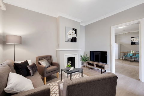 Cute And Cosy - Events, Workers, Getaways - Tourism Canberra 8