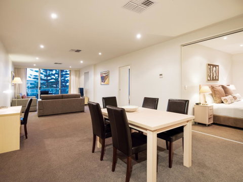 Oaks Glenelg Liberty Suites - Tourism Canberra 24