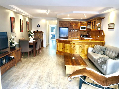 Superb Townhouse In North Adelaide - Tourism Canberra 0