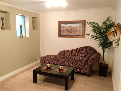 Superb Townhouse In North Adelaide - Tourism Canberra 18