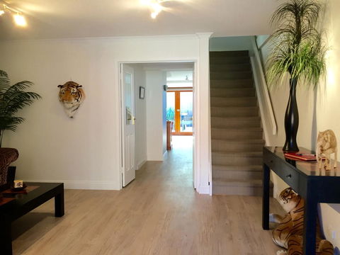 Superb Townhouse In North Adelaide - Tourism Canberra 19