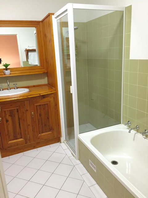 Superb Townhouse In North Adelaide - Tourism Canberra 22