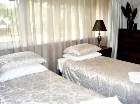 Superb Townhouse In North Adelaide - Tourism Canberra 7