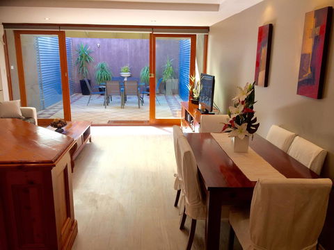 Superb Townhouse In North Adelaide - Tourism Canberra 20