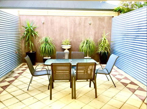 Superb Townhouse In North Adelaide - Tourism Canberra 10