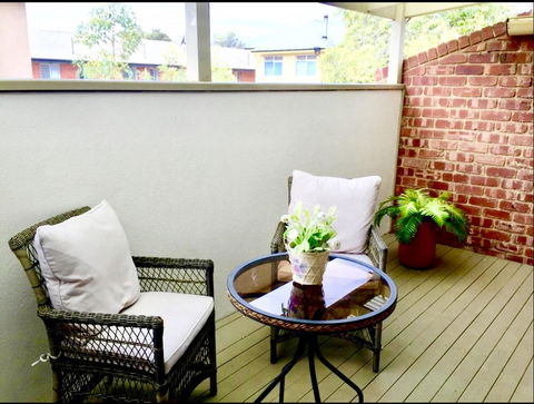 Superb Townhouse In North Adelaide - Tourism Canberra 5