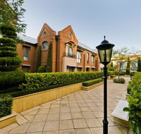 Majestic Old Lion Apartments - Tourism Canberra