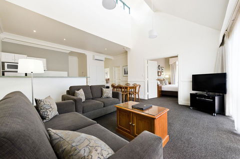 Majestic Old Lion Apartments - Tourism Canberra 6