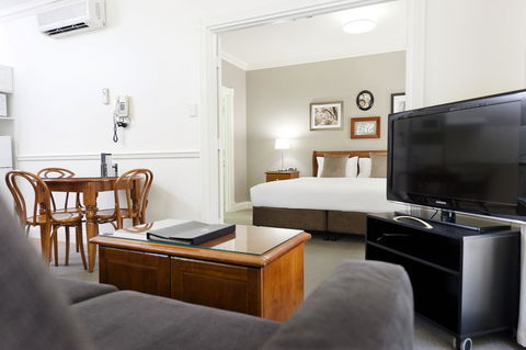 Majestic Old Lion Apartments - Tourism Canberra 10