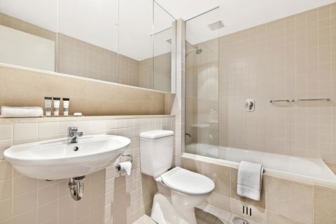 Glenelg Seaside Apartment - Tourism Canberra 12