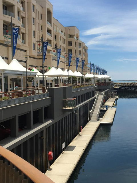 Glenelg Seaside Apartment - Tourism Canberra 3