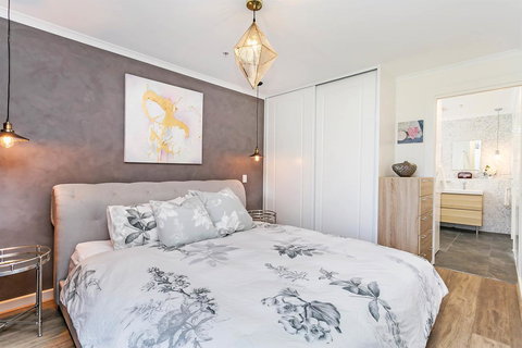 Heart Of Glenelg BnB - Tourism Canberra 1