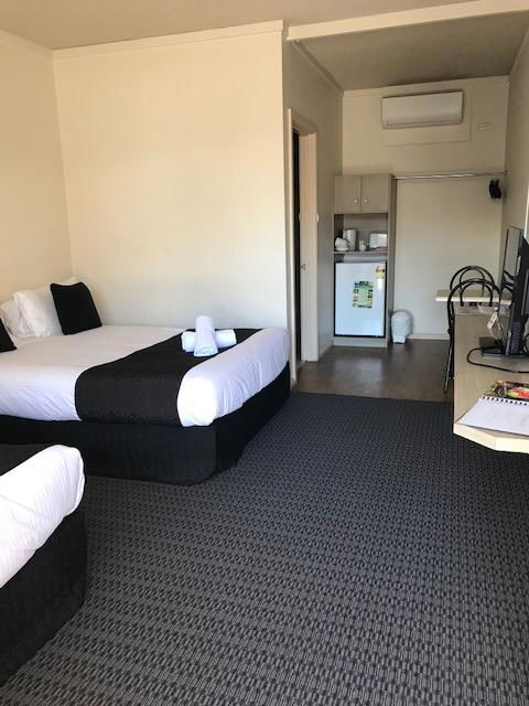 Bay Motel Hotel - Tourism Canberra 3