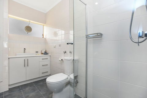 The Dolphins Beachfront Apartments - Tourism Canberra 15