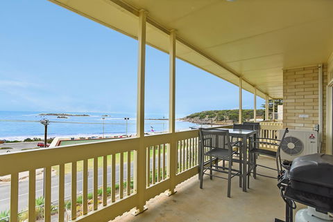 The Dolphins Beachfront Apartments - Tourism Canberra 10