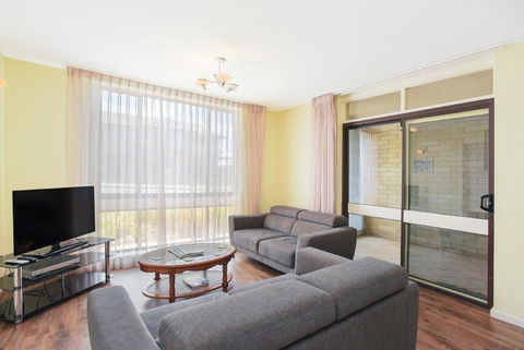 The Dolphins Beachfront Apartments - Tourism Canberra 5