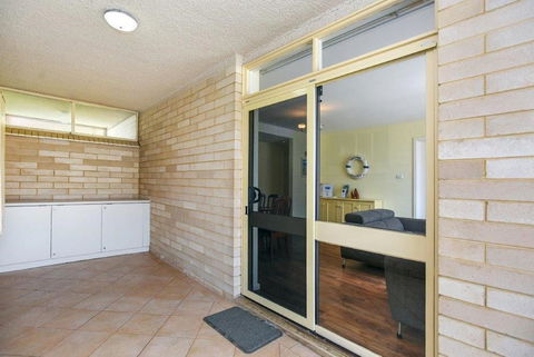 The Dolphins Beachfront Apartments - Tourism Canberra 3