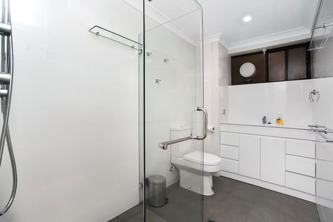 The Dolphins Beachfront Apartments - Tourism Canberra 2