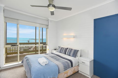 The Dolphins Beachfront Apartments - Tourism Canberra 14