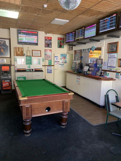 Commercial Hotel Morgan - Tourism Canberra 4