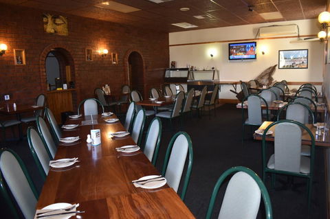 Commercial Hotel Morgan - Tourism Canberra 6