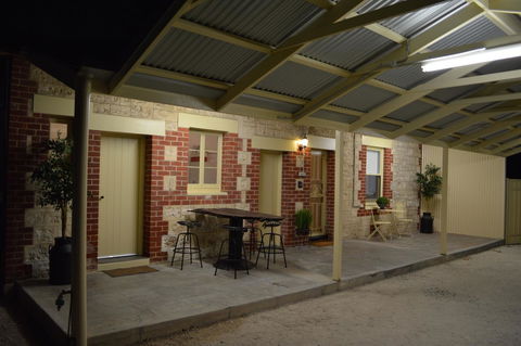 Two Cow Cottage Bed & Breakfast - Tourism Canberra 32