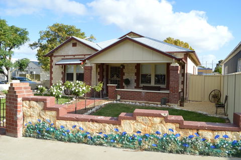 Two Cow Cottage Bed & Breakfast - Tourism Canberra 15