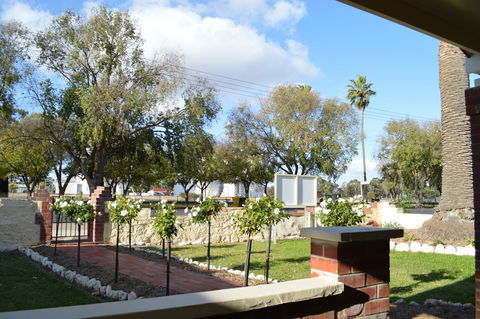Two Cow Cottage Bed & Breakfast - Tourism Canberra 31